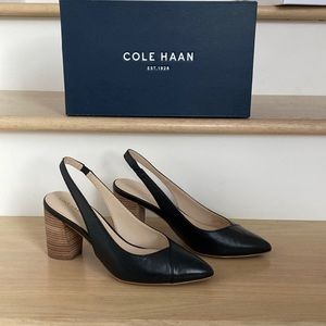 Beautiful pair of pumps. Worn once! Black leather. Cadre pump (85mm)